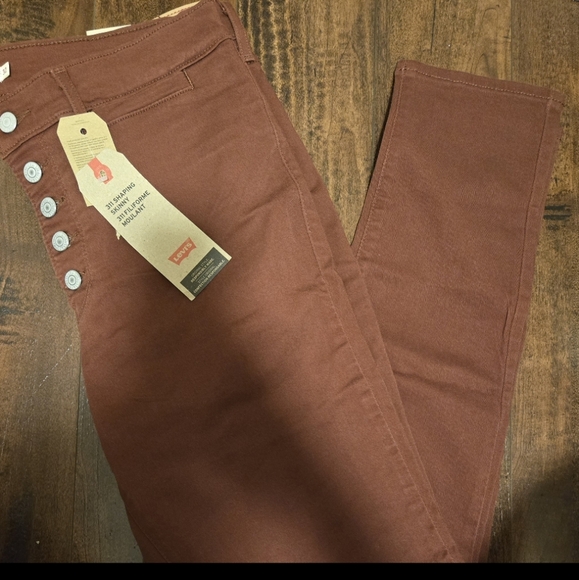 Levi's Denim - NWT 32x32 Levi's Shaping Skinny Jeans